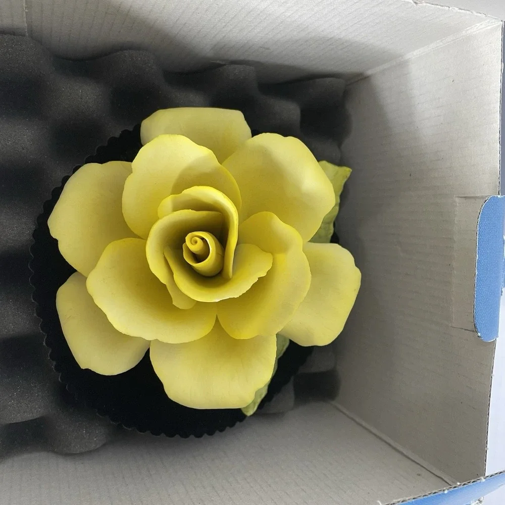 napoleon capodimonte porcelain flower Lg Yellow Rose‎ Made In Italy Vintage Read